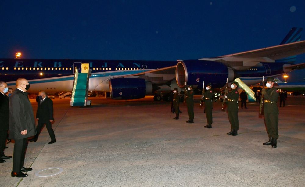 Президент Ильхам Алиев прибыл с визитом в Турецкую Республику (ФОТО/ВИДЕО)