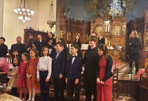 6-летняя азербайджанка стала победительницей во Франции (ФОТО)