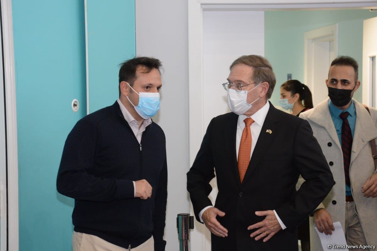 Посол США в Азербайджане посетил Национальную арену гимнастики в Баку (ФОТО)