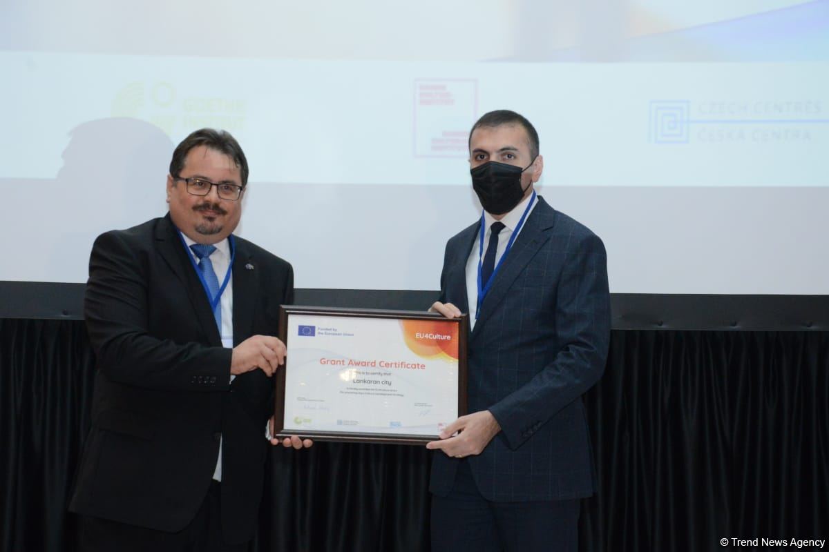 Шеки, Хырдалан и Лянкяран получили гранты в размере 30 тыс. евро от проекта ЕС (ФОТО)