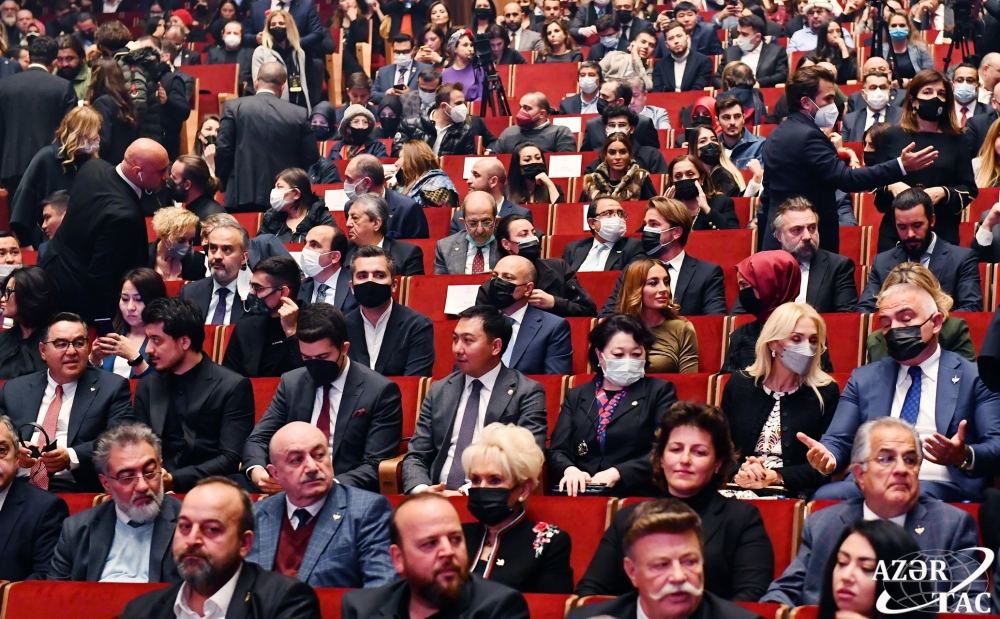 Президенту Бакинского медиа-центра Арзу Алиевой вручена «Награда Шараф» (ФОТО)