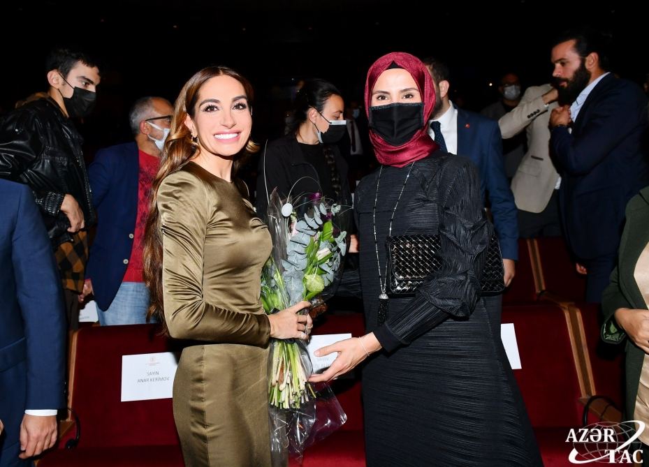 Президенту Бакинского медиа-центра Арзу Алиевой вручена «Награда Шараф» (ФОТО)