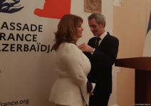 В Баку состоялось награждение Рейхан Гусейновой французским Орденом Академических Пальм (ФОТО)
