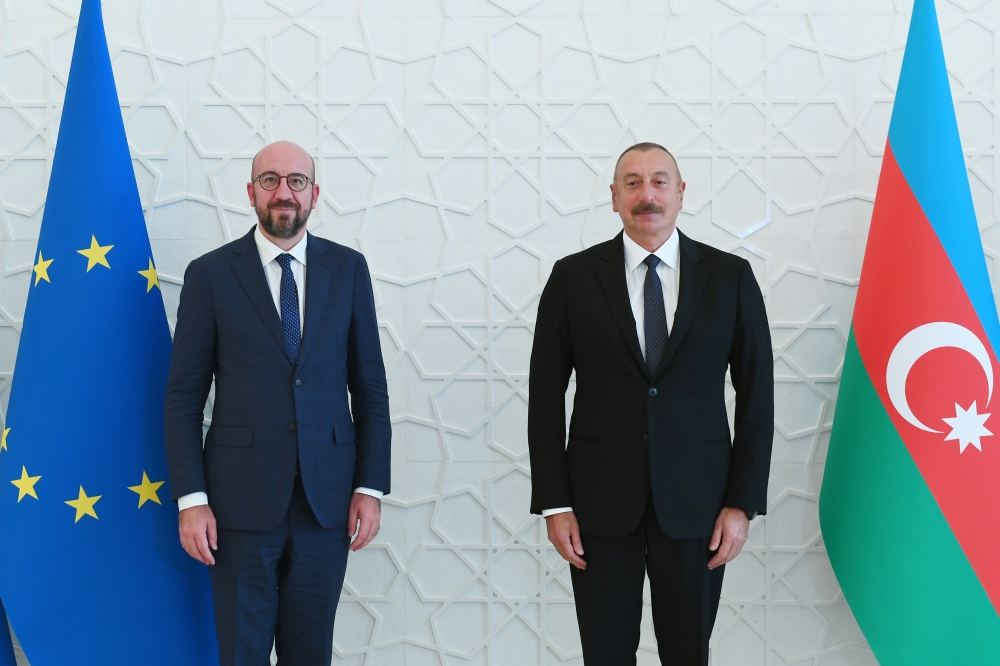 Шарль Мишель позвонил Президенту Ильхаму Алиеву