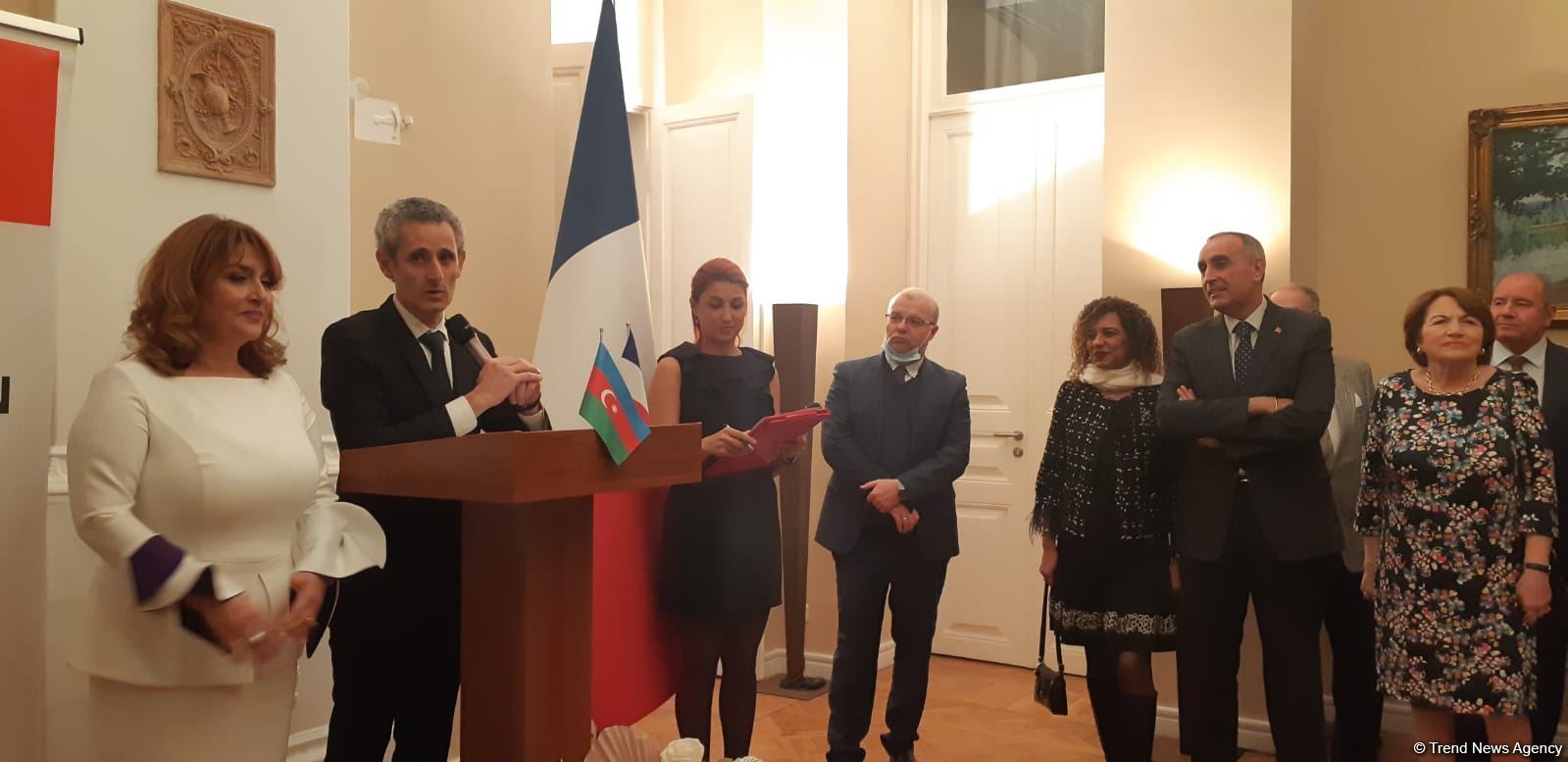 В Баку состоялось награждение Рейхан Гусейновой французским Орденом Академических Пальм (ФОТО)