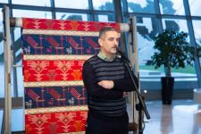 В соответствии с древними традициями в Баку прошла церемония срезания со станка ковра "Гранатовый" (ФОТО)