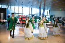 В соответствии с древними традициями в Баку прошла церемония срезания со станка ковра "Гранатовый" (ФОТО)