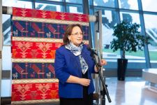 В соответствии с древними традициями в Баку прошла церемония срезания со станка ковра "Гранатовый" (ФОТО)