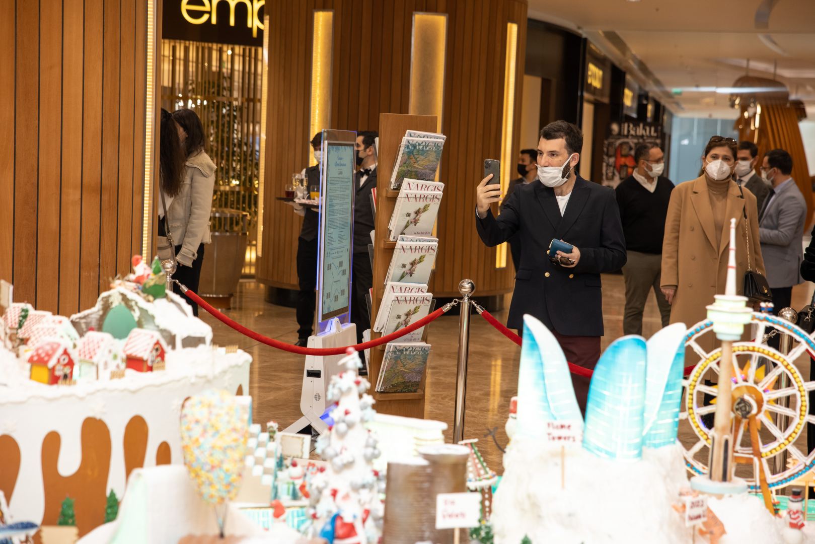 В Port Baku Mall представлена пряничная инсталляция Karabakh – Winter Wonderland в честь Победы Азербайджана (ВИДЕО, ФОТО)