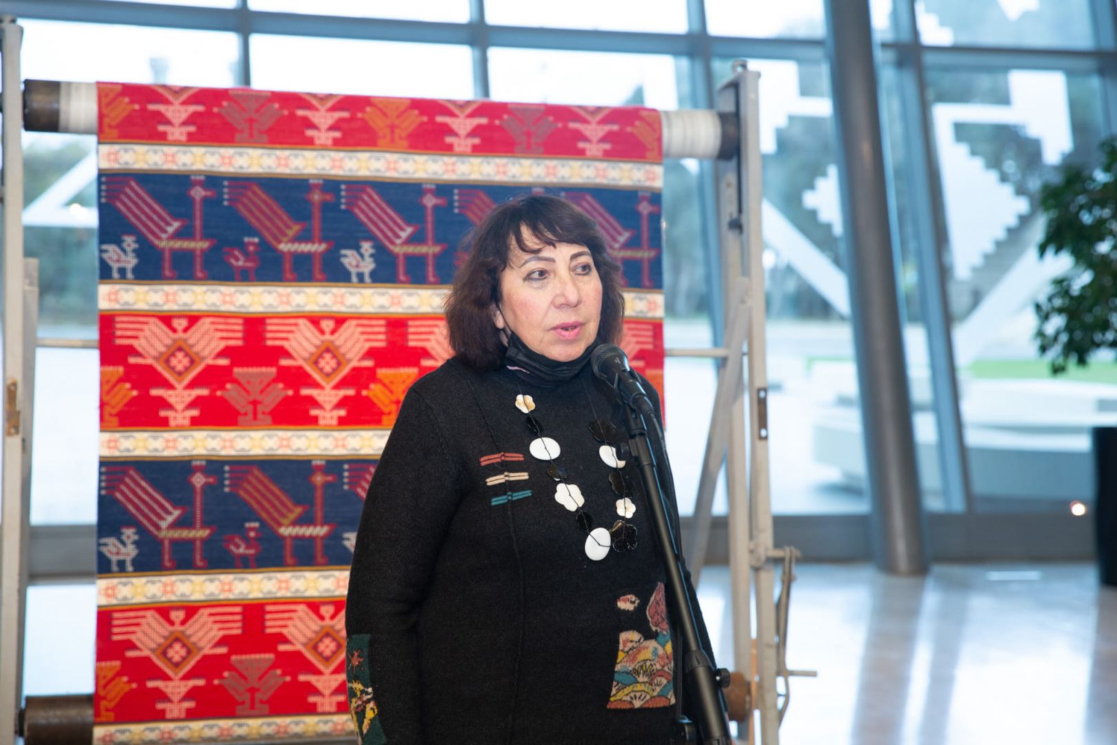 В соответствии с древними традициями в Баку прошла церемония срезания со станка ковра "Гранатовый" (ФОТО)