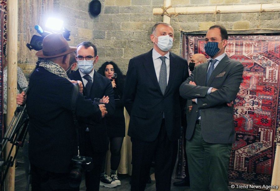 Новый взгляд на Карабахские ковры! В Ичери шехер представлена эксклюзивная коллекция – только 44! (ФОТО)