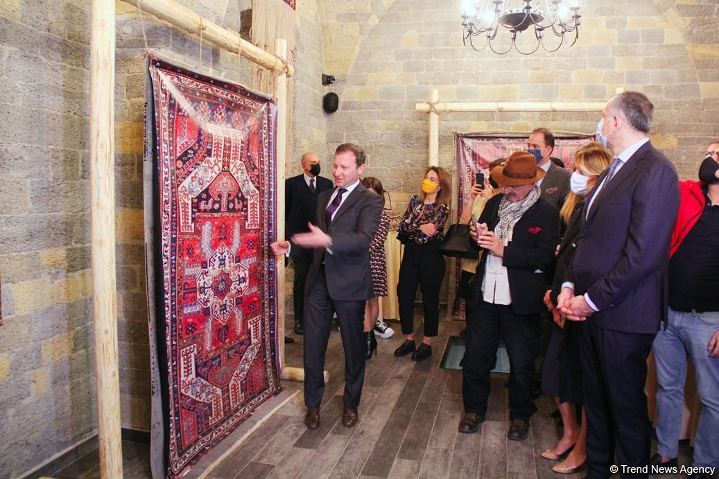 Новый взгляд на Карабахские ковры! В Ичери шехер представлена эксклюзивная коллекция – только 44! (ФОТО)