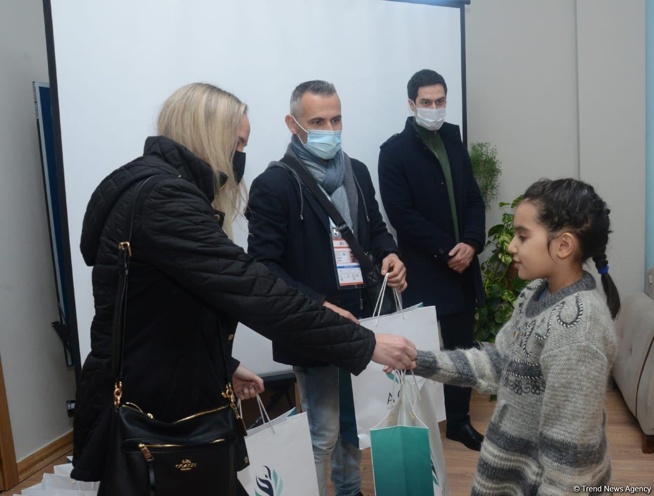 Федерация гимнастики Азербайджана провела благотворительную акцию с участием звездных послов ЧМ в Баку (ФОТО)