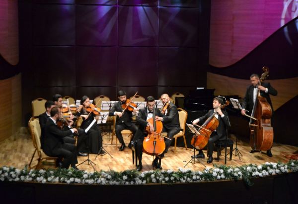 В Международном центре мугама прошел концерт камерного оркестра Cadenza (ФОТО)