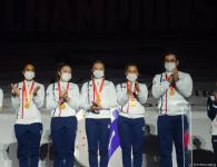 В Баку прошла церемония награждения победителей и призеров ЧМ среди команд в прыжках на акробатической дорожке и двойном мини-батуте (ФОТО)