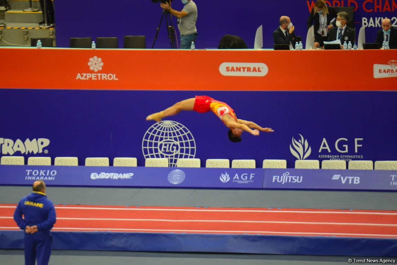 В Баку стартовал второй день ЧМ по прыжкам на батуте и тамблингу (ФОТО)