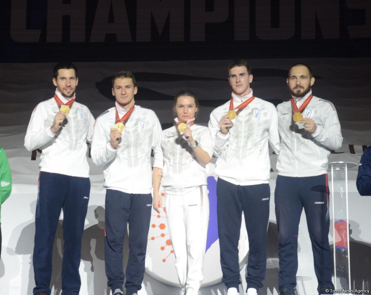 В Баку прошла церемония награждения победителей и призеров ЧМ среди команд в прыжках на акробатической дорожке и двойном мини-батуте (ФОТО)