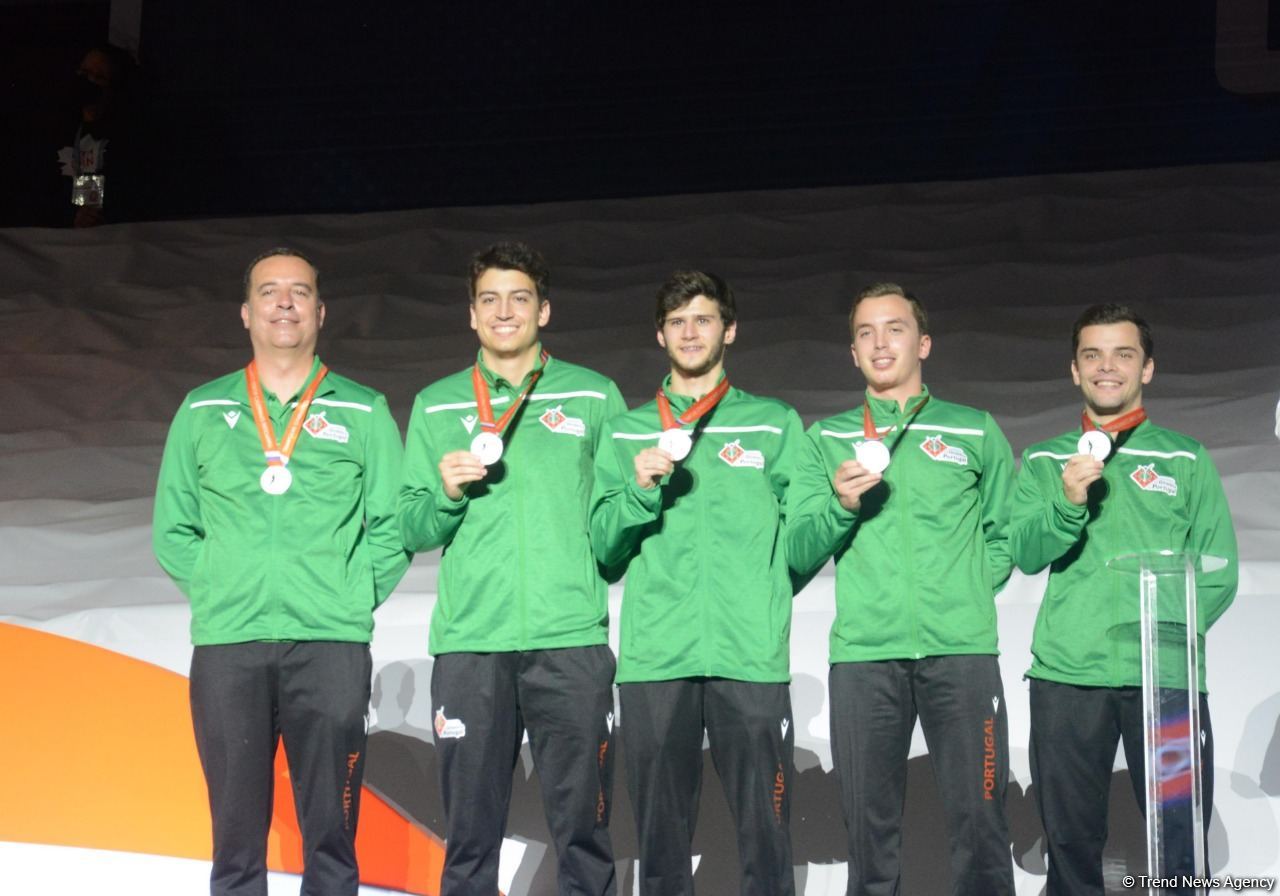 В Баку прошла церемония награждения победителей и призеров ЧМ среди команд в прыжках на акробатической дорожке и двойном мини-батуте (ФОТО)