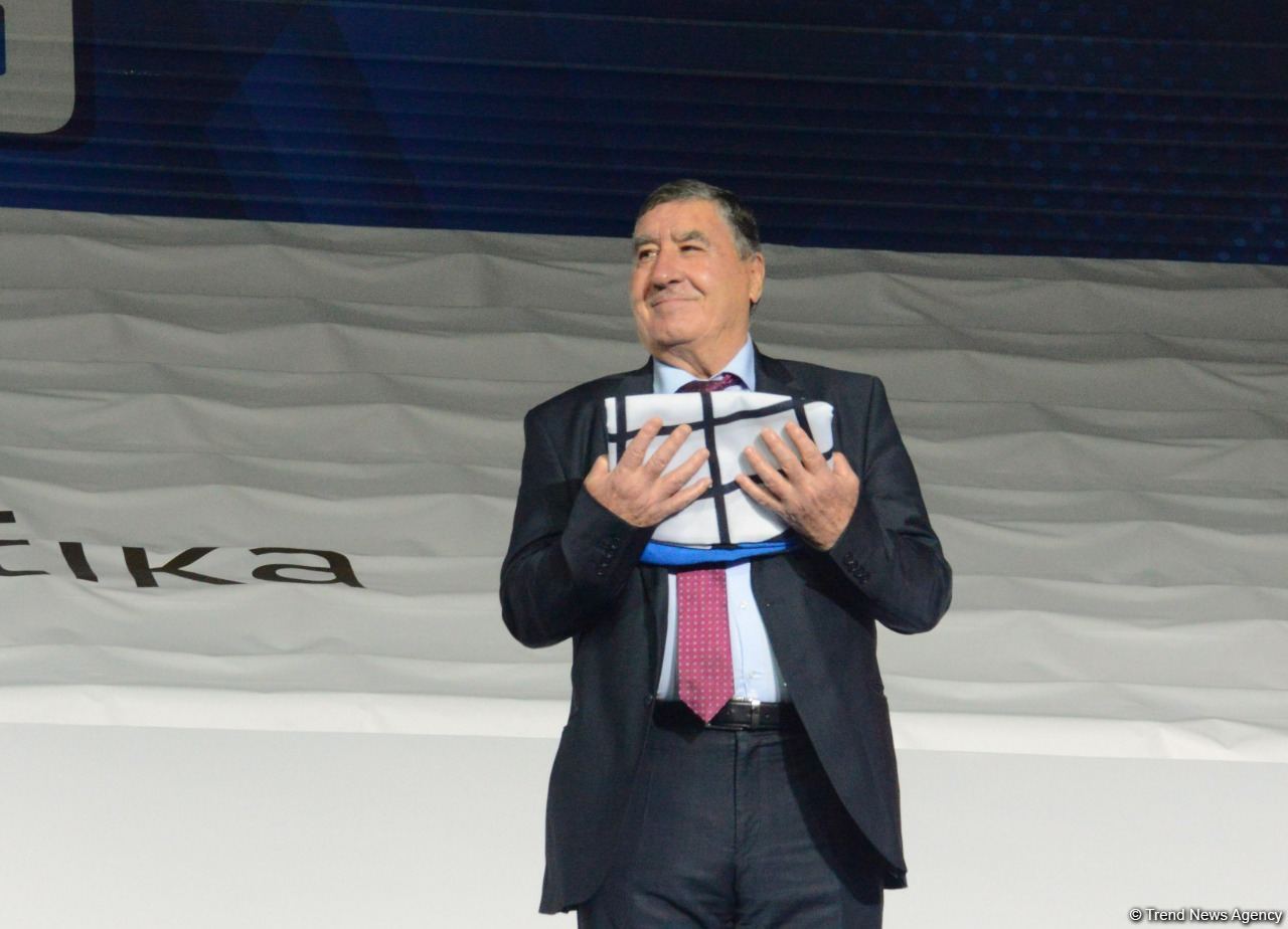 В Баку состоялась торжественная церемония закрытия 35-го чемпионата мира по прыжкам на батуте и тамблингу (ФОТО)