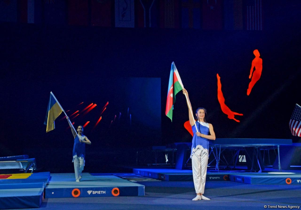 В Баку состоялась торжественная церемония закрытия 35-го чемпионата мира по прыжкам на батуте и тамблингу (ФОТО)