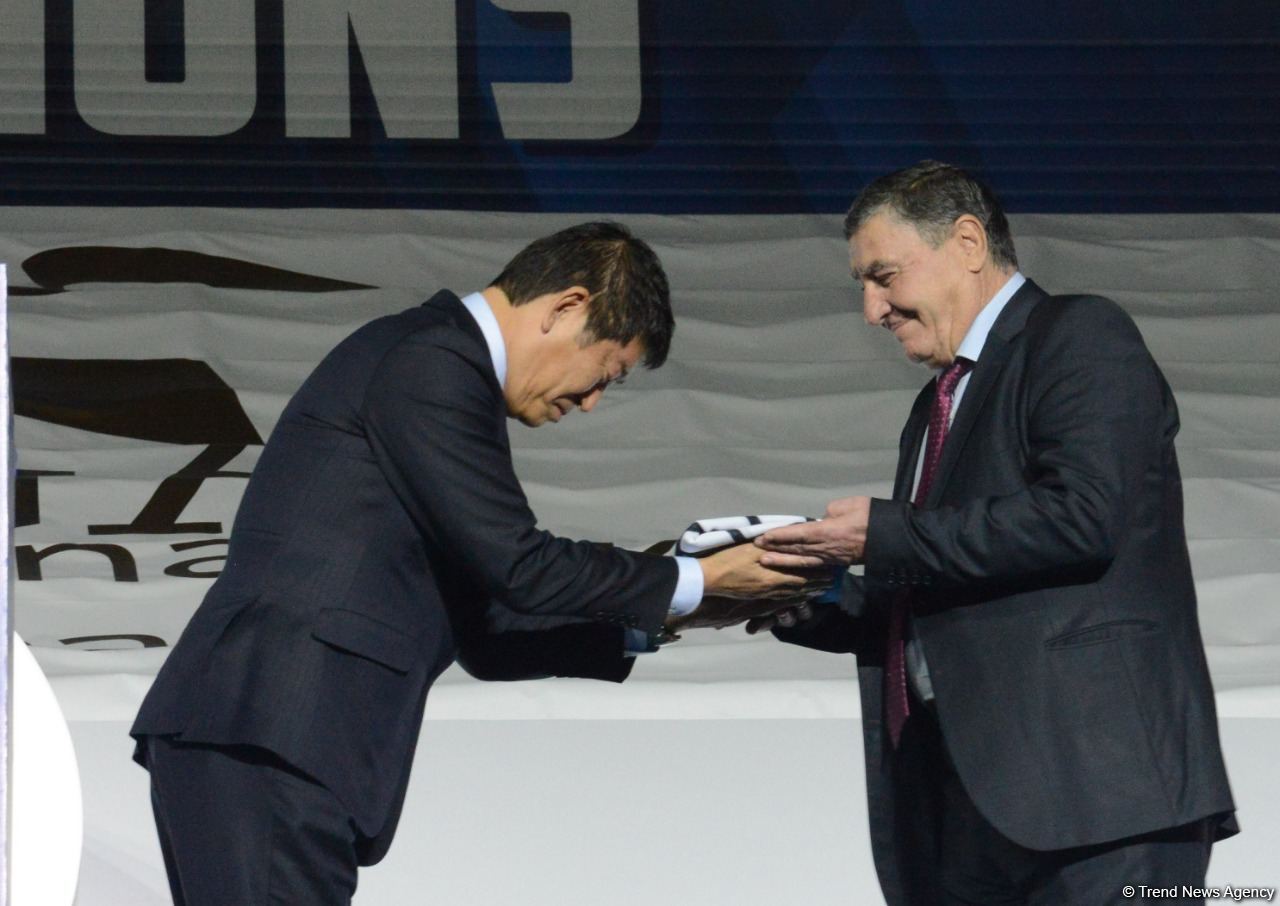 В Баку состоялась торжественная церемония закрытия 35-го чемпионата мира по прыжкам на батуте и тамблингу (ФОТО)