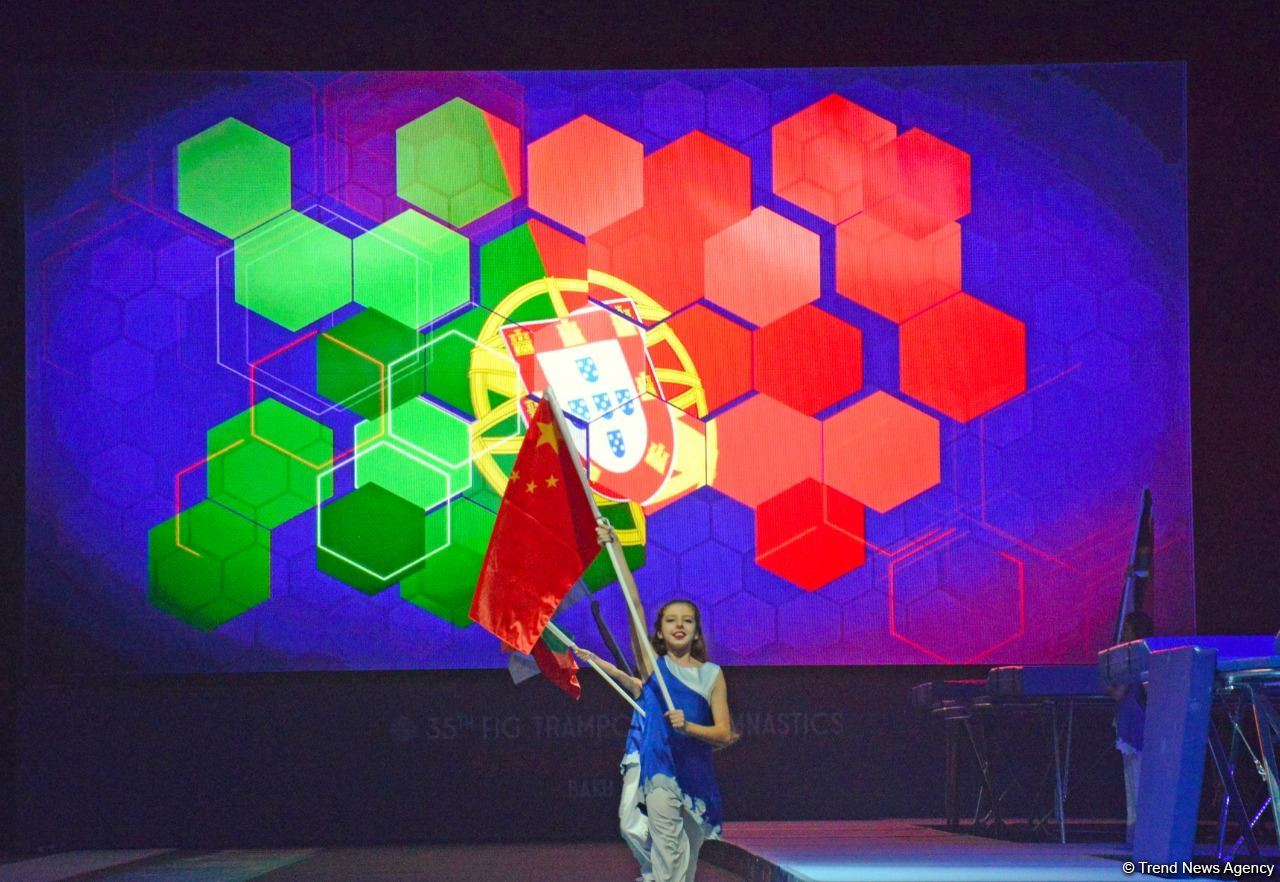 В Баку состоялась торжественная церемония закрытия 35-го чемпионата мира по прыжкам на батуте и тамблингу (ФОТО)