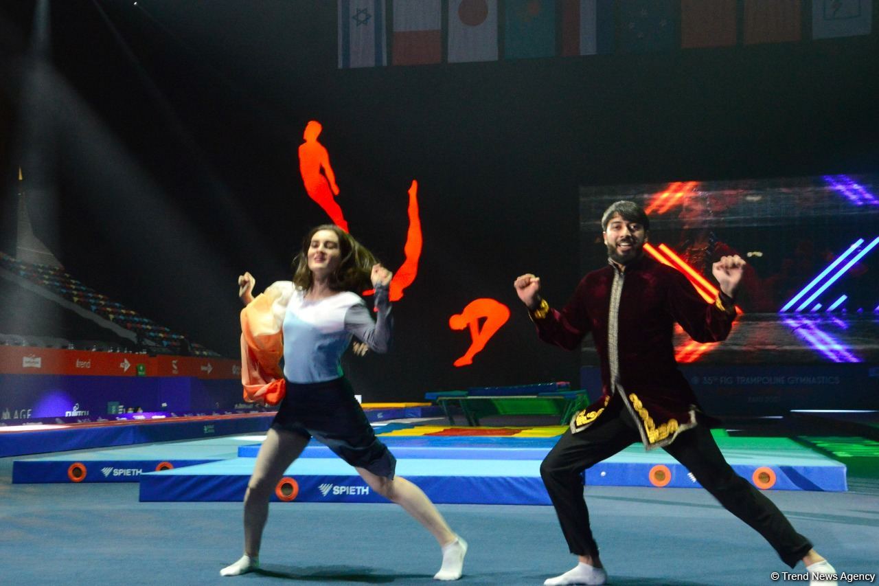 В Баку состоялась торжественная церемония закрытия 35-го чемпионата мира по прыжкам на батуте и тамблингу (ФОТО)