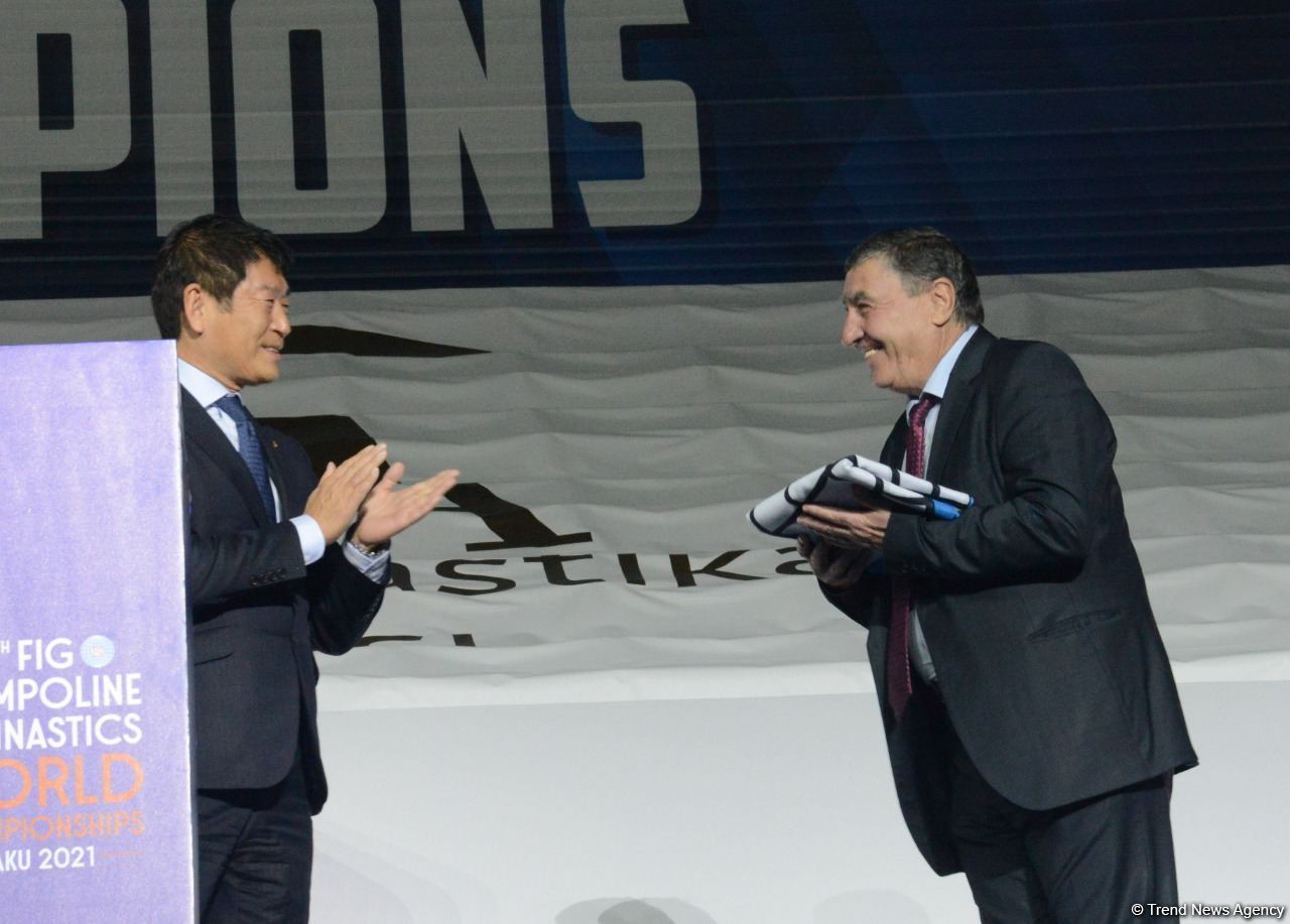 В Баку состоялась торжественная церемония закрытия 35-го чемпионата мира по прыжкам на батуте и тамблингу (ФОТО)