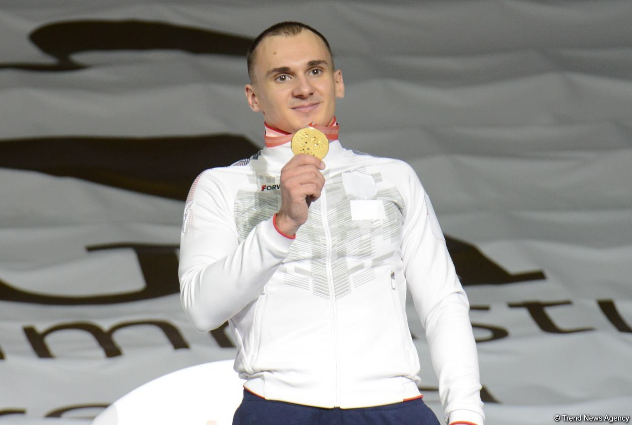 В Баку прошла церемония награждения победителей ЧМ в программе прыжков на двойном мини-батуте и акробатической дорожке (ФОТО)