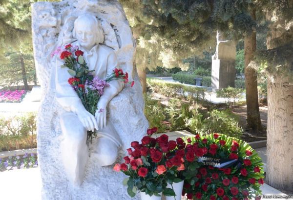 В честь 99-летия Фикрета Амирова на Аллее почетного захоронения прошла церемония памяти великого композитора  (ФОТО)