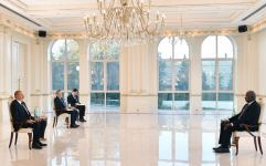 Президент Ильхам Алиев принял верительные грамоты новоназначенного посла Уганды в Азербайджане (ФОТО/ВИДЕО) (версия 2)