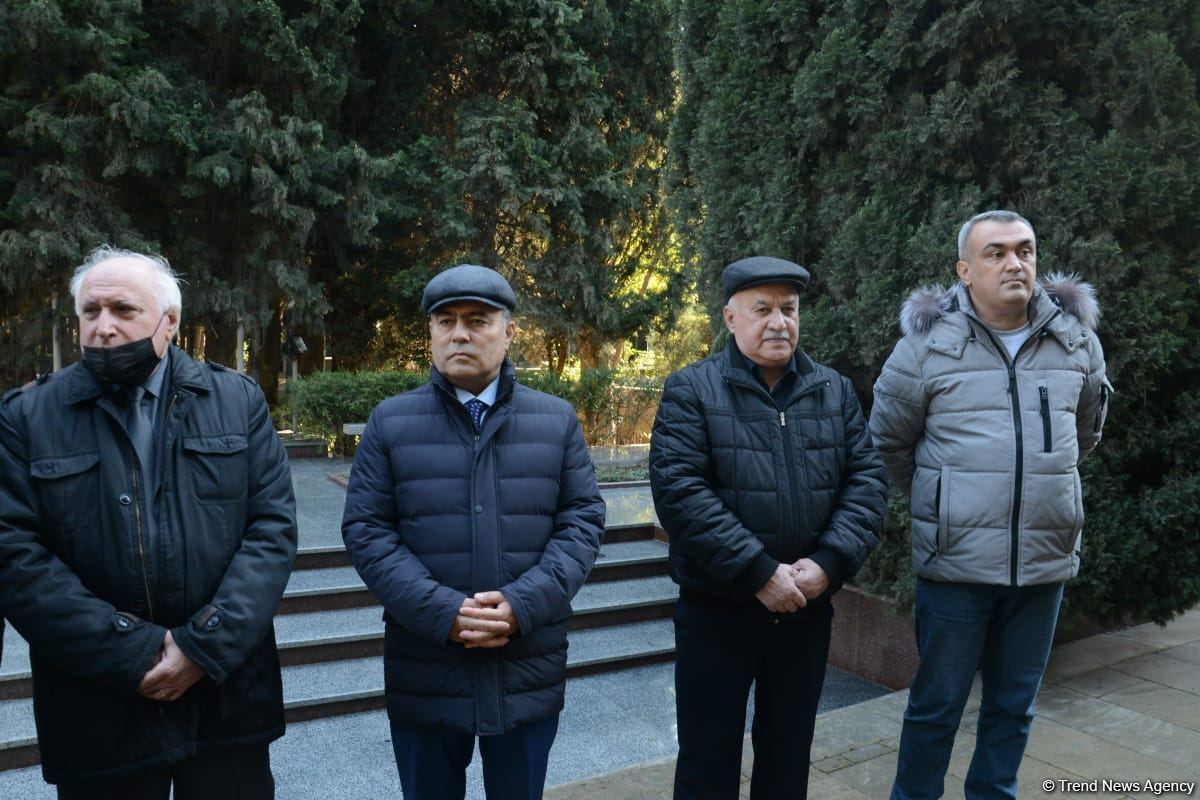 В честь 99-летия Фикрета Амирова на Аллее почетного захоронения прошла церемония памяти великого композитора  (ФОТО)