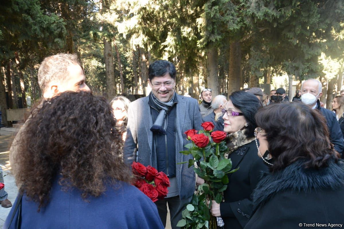 В честь 99-летия Фикрета Амирова на Аллее почетного захоронения прошла церемония памяти великого композитора  (ФОТО)