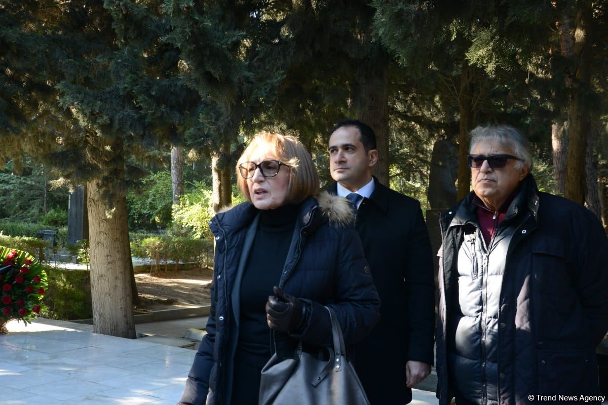 В честь 99-летия Фикрета Амирова на Аллее почетного захоронения прошла церемония памяти великого композитора  (ФОТО)