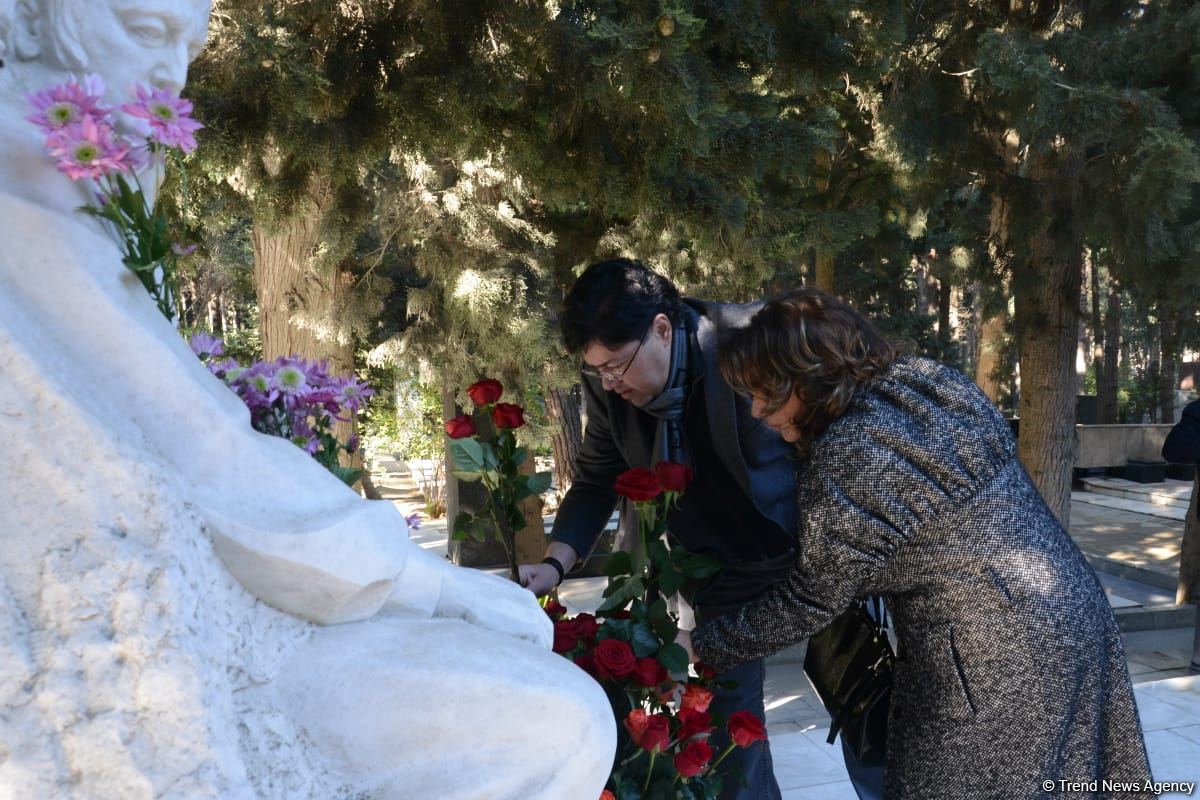 В честь 99-летия Фикрета Амирова на Аллее почетного захоронения прошла церемония памяти великого композитора  (ФОТО)