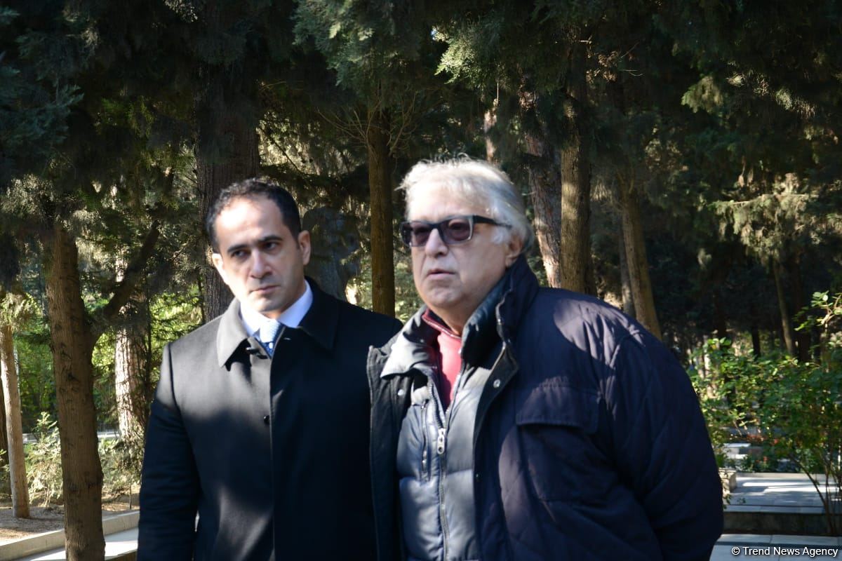 В честь 99-летия Фикрета Амирова на Аллее почетного захоронения прошла церемония памяти великого композитора  (ФОТО)