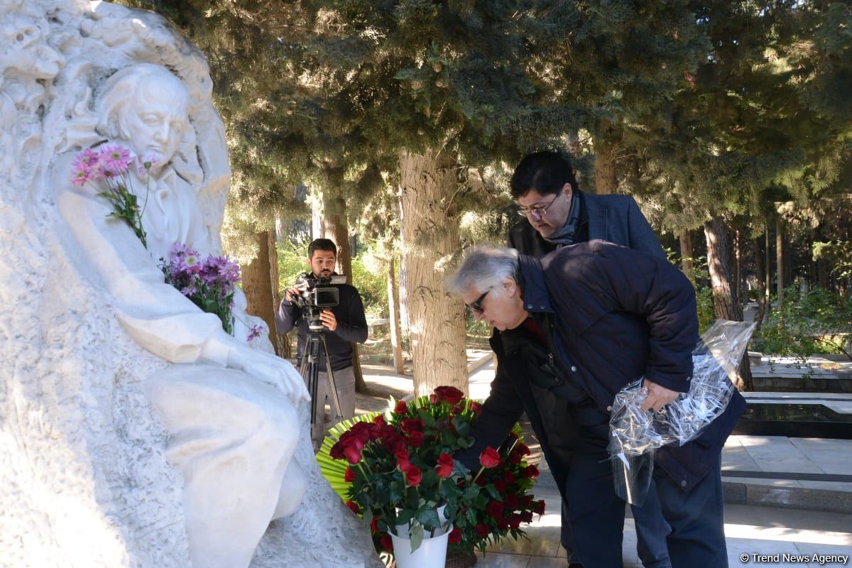 В честь 99-летия Фикрета Амирова на Аллее почетного захоронения прошла церемония памяти великого композитора  (ФОТО)