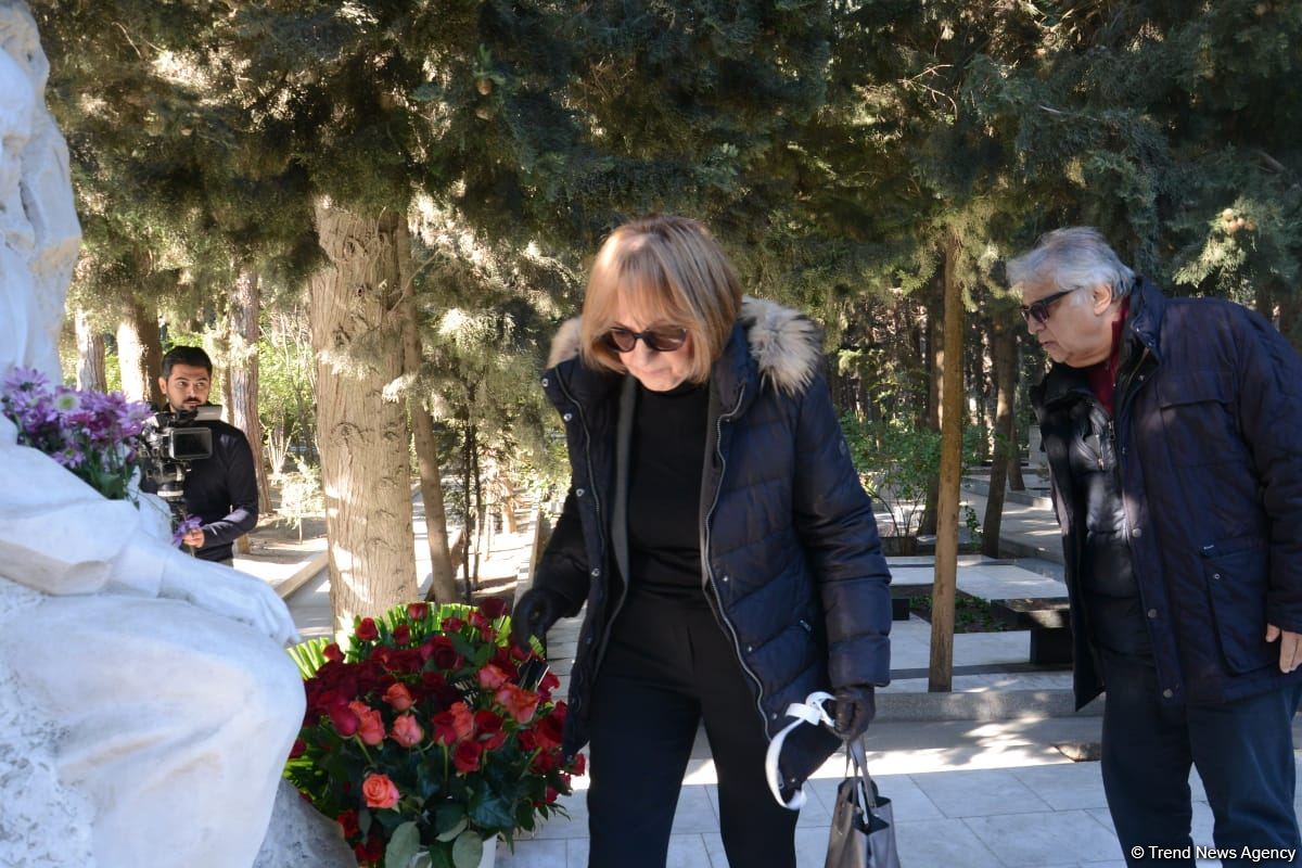 В честь 99-летия Фикрета Амирова на Аллее почетного захоронения прошла церемония памяти великого композитора  (ФОТО)