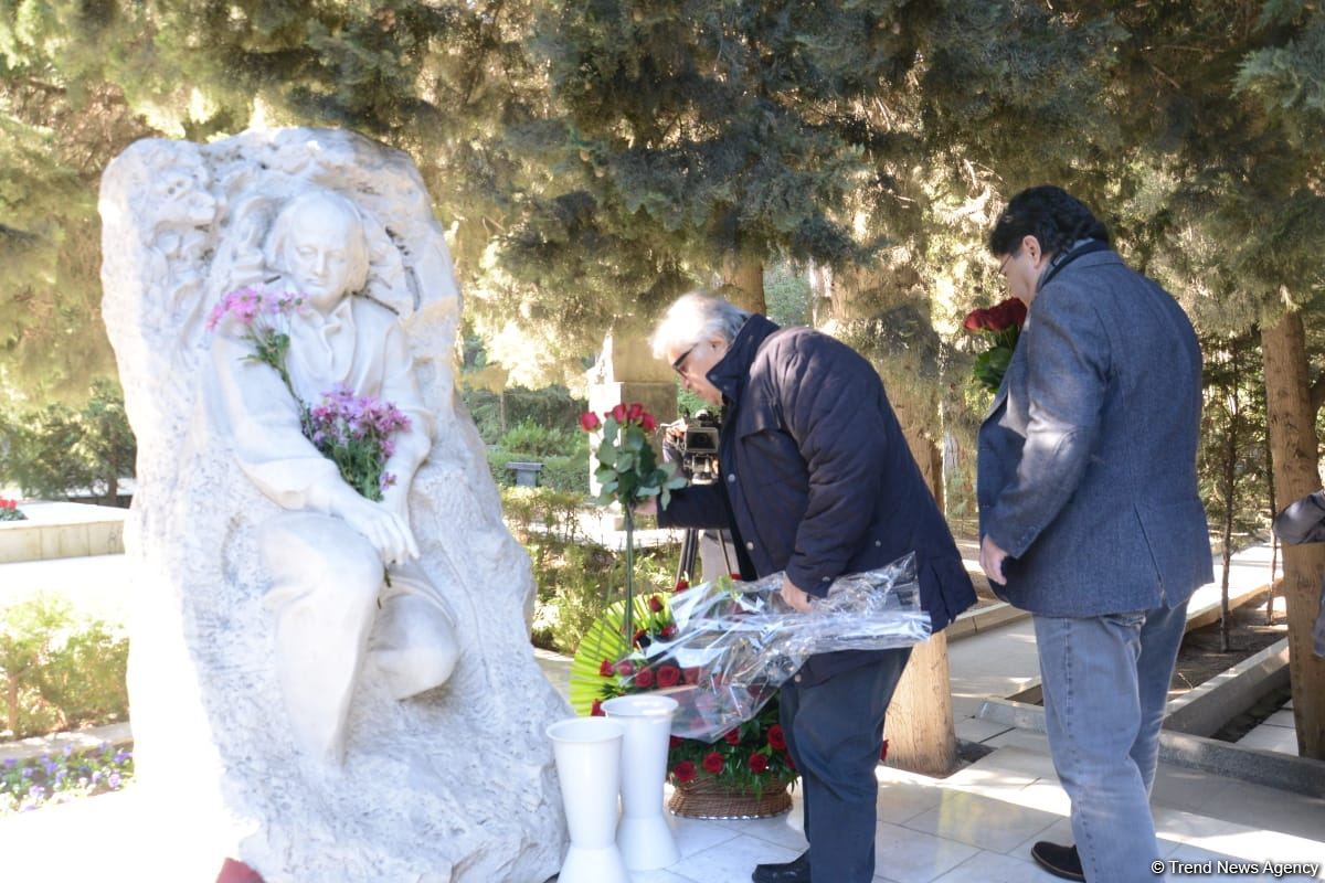 В честь 99-летия Фикрета Амирова на Аллее почетного захоронения прошла церемония памяти великого композитора  (ФОТО)