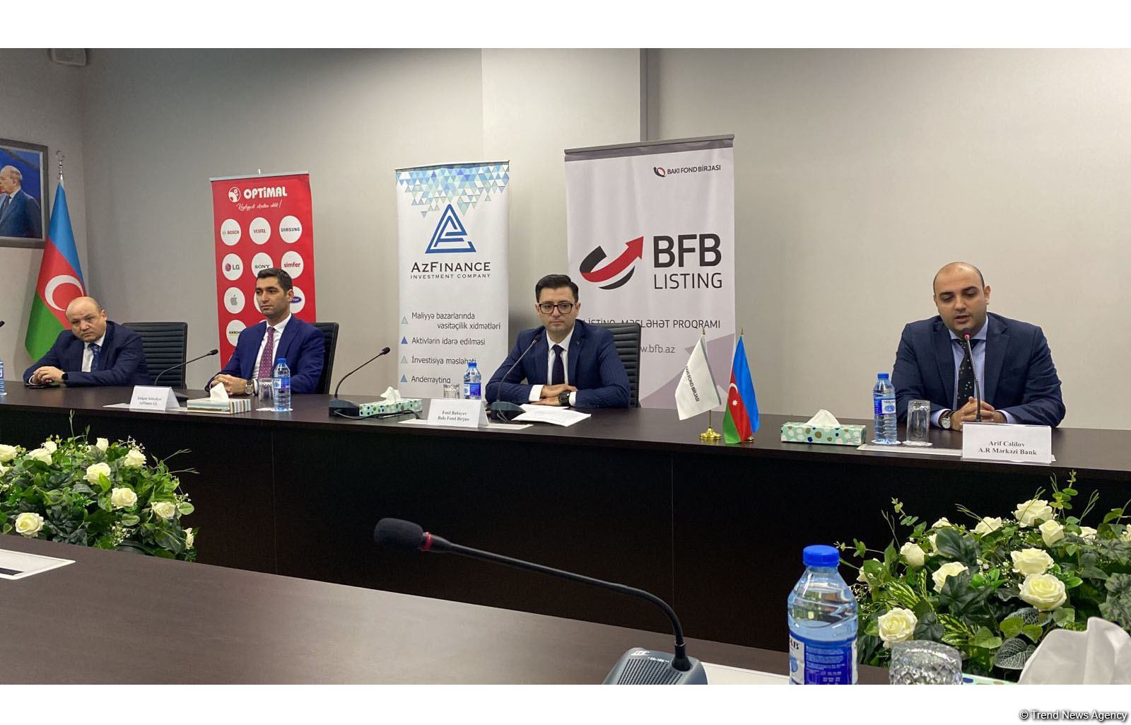 На Бакинской фондовой бирже состоялся аукцион по размещению облигаций ООО Optimal Electronics (ФОТО)