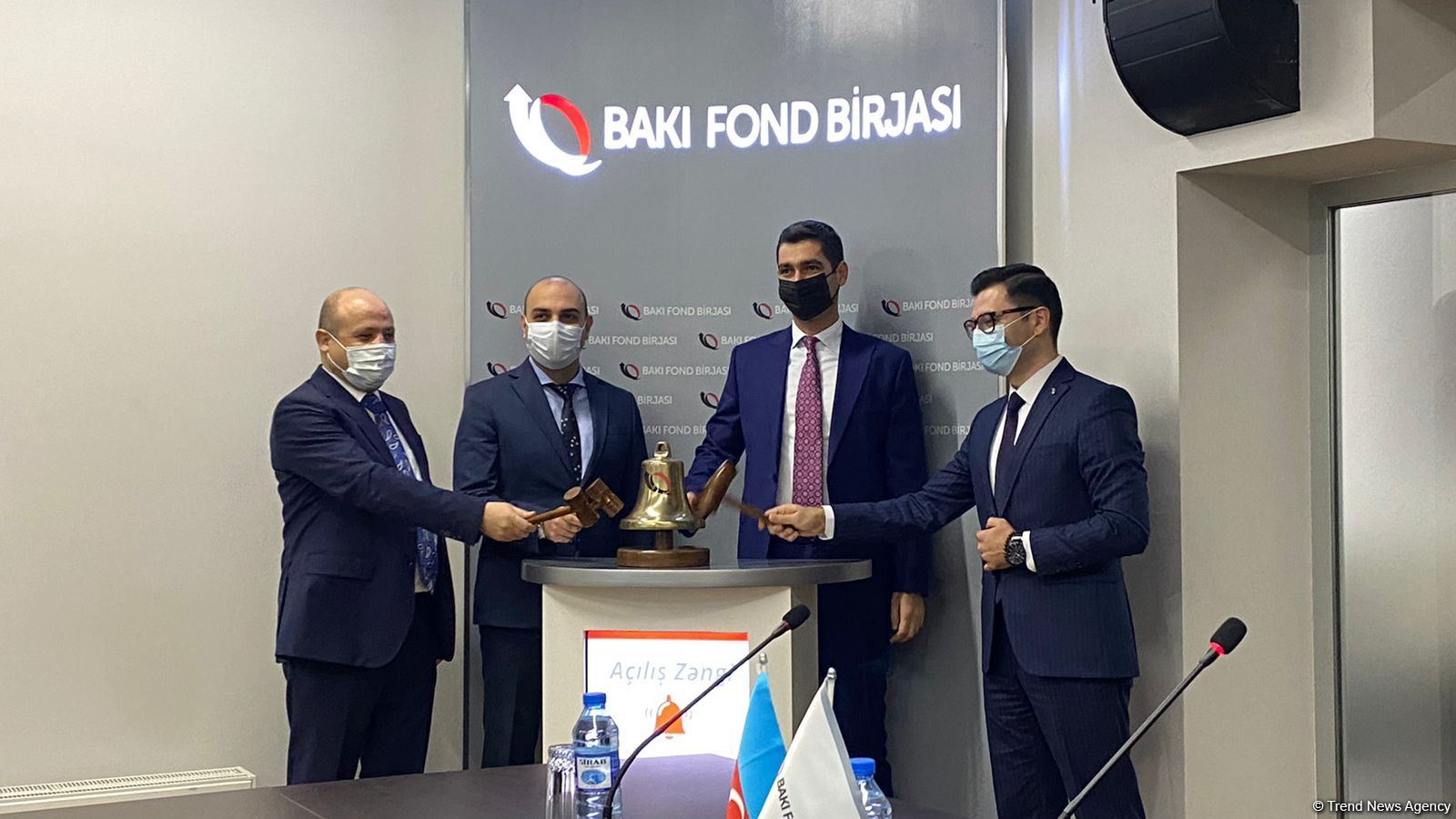 На Бакинской фондовой бирже состоялся аукцион по размещению облигаций ООО Optimal Electronics (ФОТО)