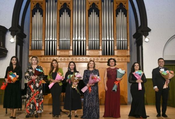 С тобой моя душа…Теплый бакинский вечер в холодную осеннюю погоду (ФОТО/ВИДЕО)