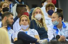 В Баку стартовал первый день 28-х Всемирных соревнований среди возрастных групп по прыжкам на батуте и тамблингу (ФОТО)