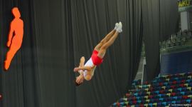 В Баку стартовал первый день 28-х Всемирных соревнований среди возрастных групп по прыжкам на батуте и тамблингу (ФОТО)