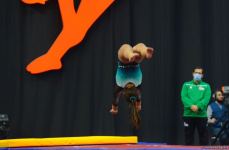 В Баку стартовал первый день 28-х Всемирных соревнований среди возрастных групп по прыжкам на батуте и тамблингу (ФОТО)