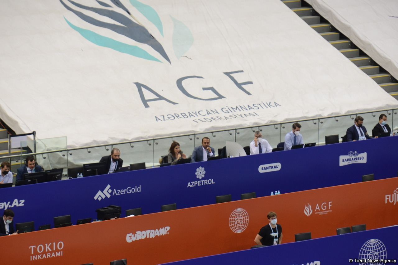 В ходе Всемирных соревнований среди возрастных групп по прыжкам на батуте и тамблингу в Баку стартовали финальные соревнования (ФОТО)