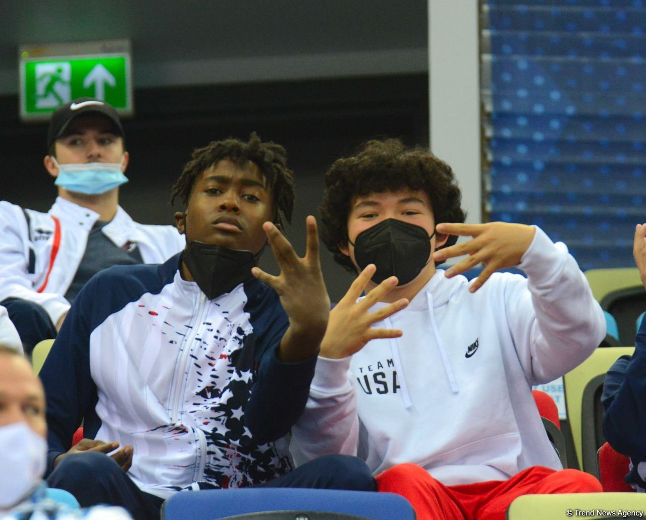 В Баку стартовал первый день 28-х Всемирных соревнований среди возрастных групп по прыжкам на батуте и тамблингу (ФОТО)