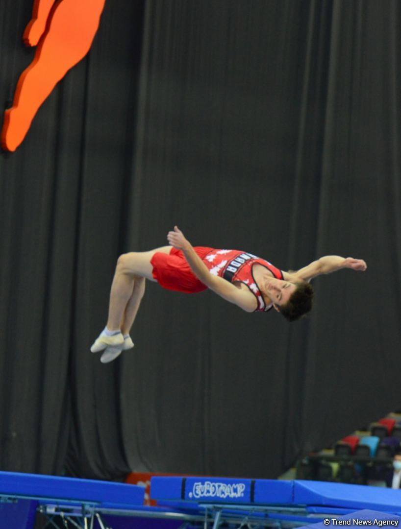 В Баку стартовал первый день 28-х Всемирных соревнований среди возрастных групп по прыжкам на батуте и тамблингу (ФОТО)