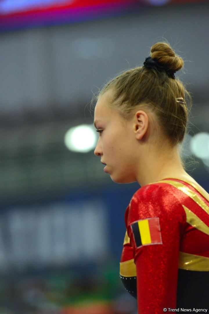 В Баку стартовал первый день 28-х Всемирных соревнований среди возрастных групп по прыжкам на батуте и тамблингу (ФОТО)