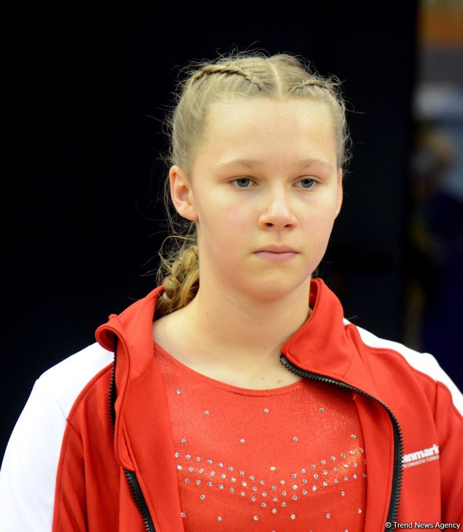 В Баку стартовал первый день 28-х Всемирных соревнований среди возрастных групп по прыжкам на батуте и тамблингу (ФОТО)